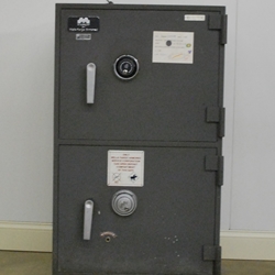 11382 Pre-Owned Magnum Double Door Money Safe